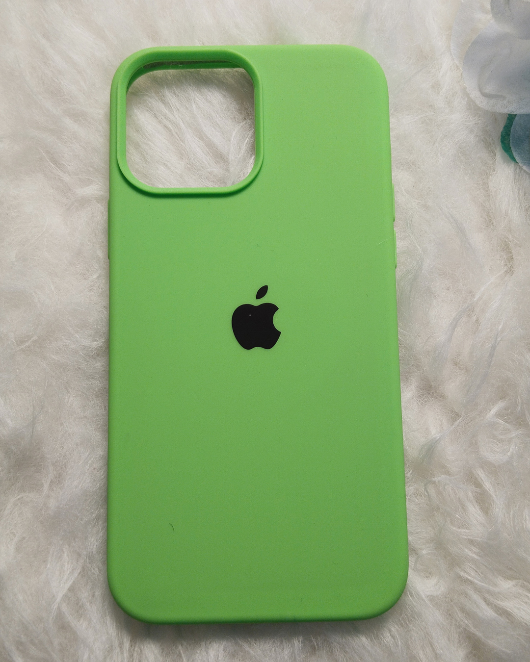 Parrot Green Silicone Case – Vibrant Protection in a Soft-Touch Finish